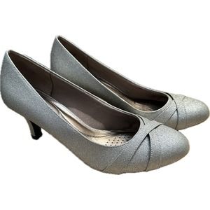 LifeStride Peace Pump Gold Silver Size 10W